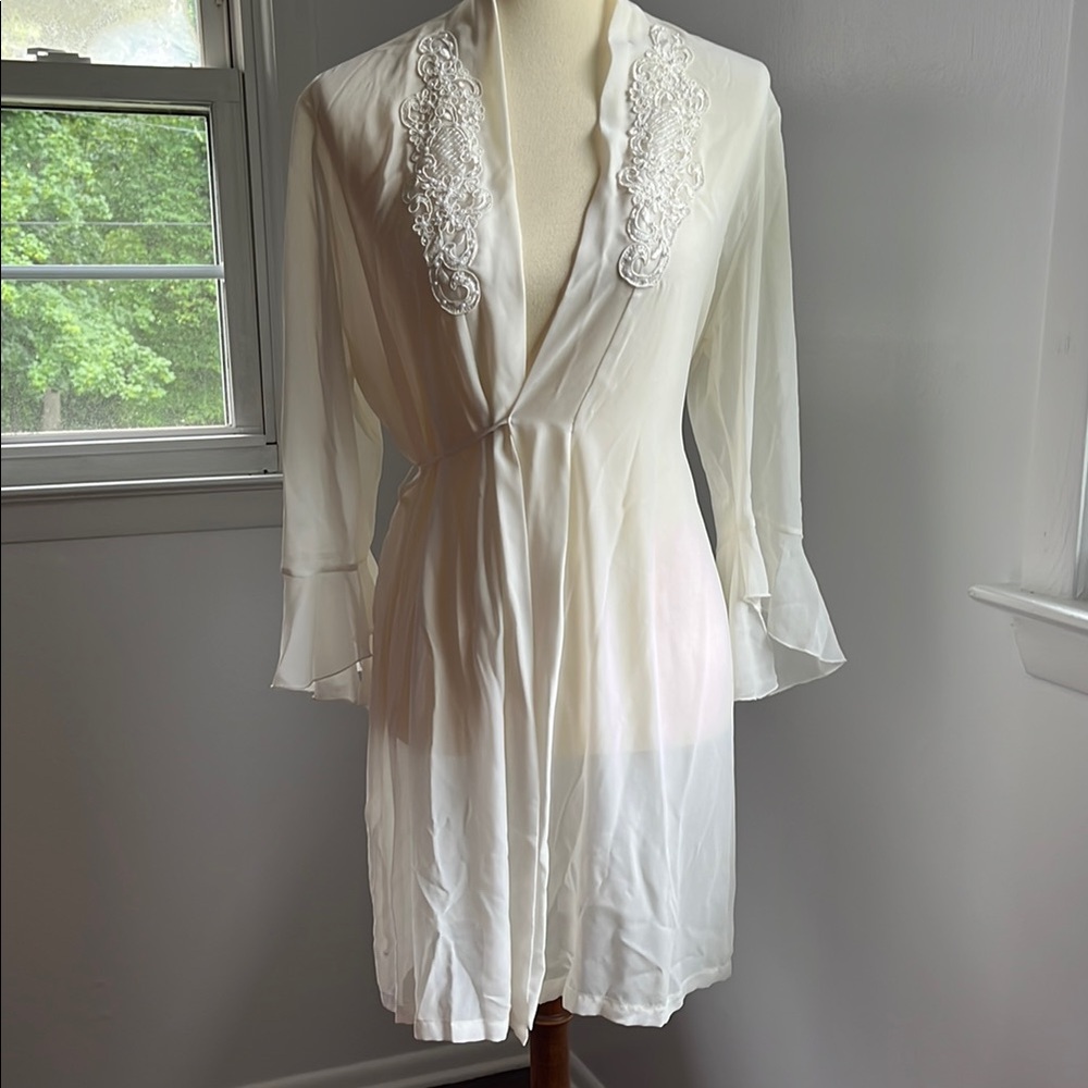 Linea Donatella White Lace Trim Robe